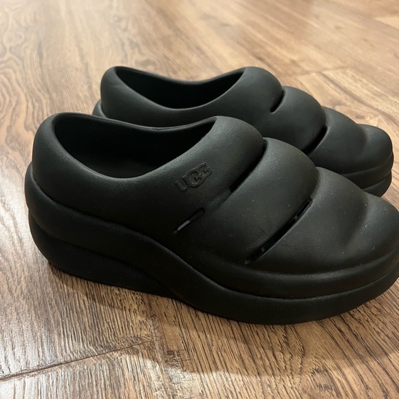 UGG Womens Size 7 K Sport Yeah Clog Slip On Shoes Sandals Black - Picture 1 of 3